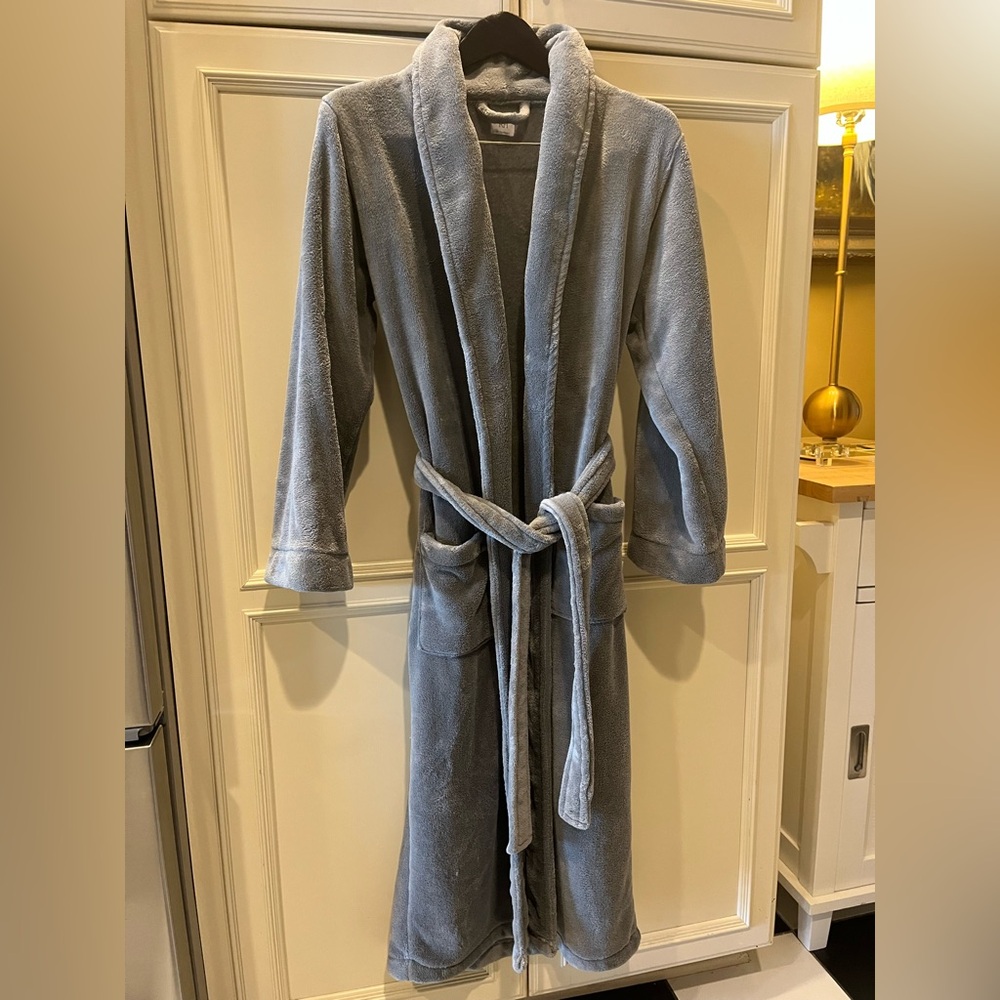 Restoration Hardware wines extra small bathrobe excellent condition nonsmoking
